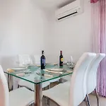 Awesome Home In Crikvenica Case de vacanță