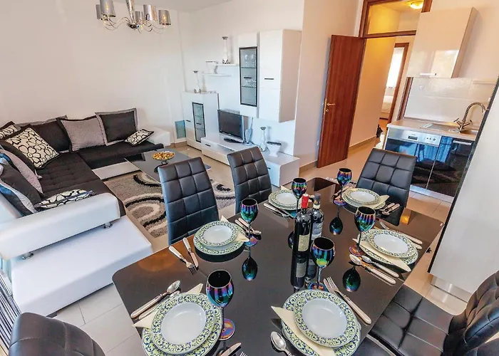 6 Bedroom Cozy In Ferienhaus Crikvenica