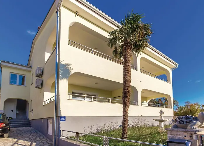 6 Bedroom Cozy In Crikvenica