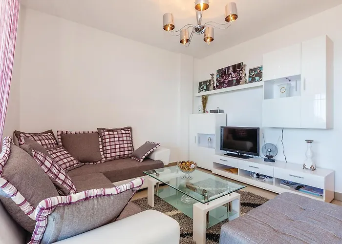 6 Bedroom Cozy In Ferienhaus Crikvenica