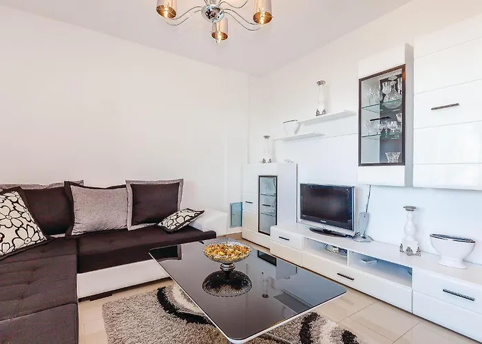 6 Bedroom Cozy In * Crikvenica