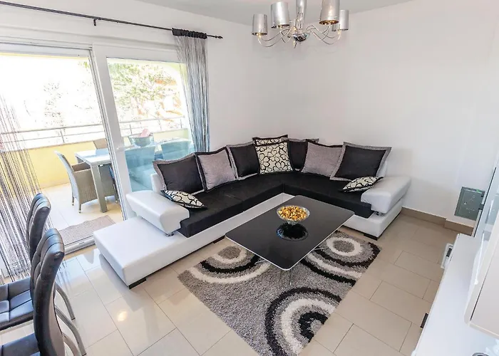 6 Bedroom Cozy In