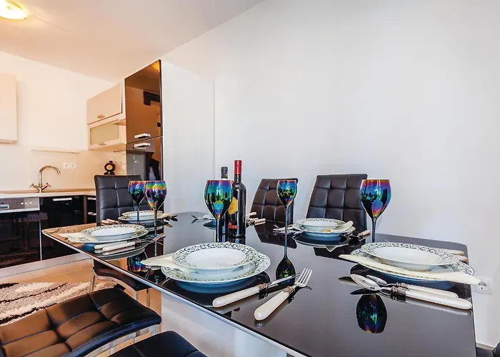 6 Bedroom Cozy In Ferienhaus Crikvenica