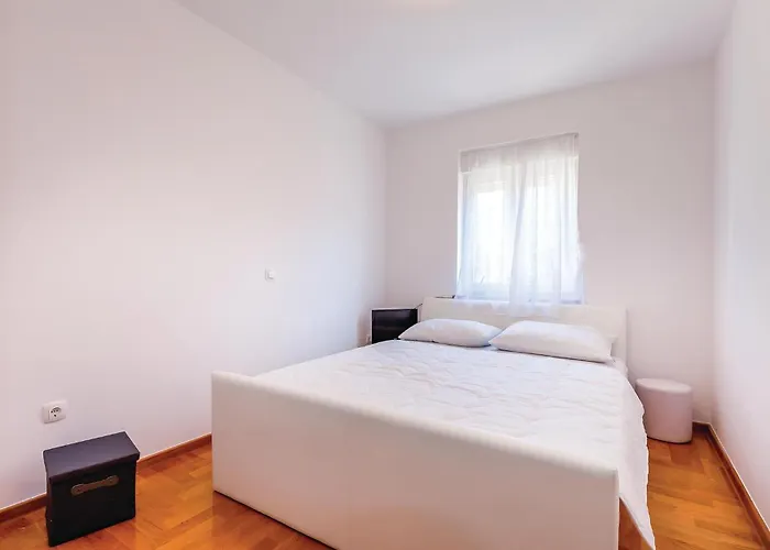6 Bedroom Cozy In * Crikvenica