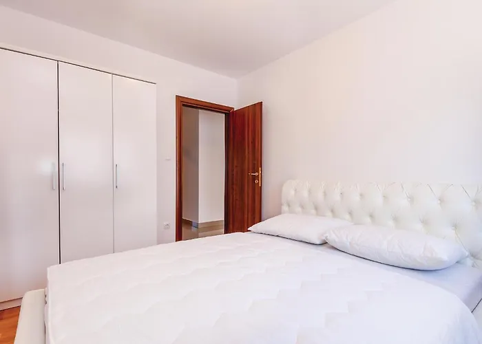 6 Bedroom Cozy In Ferienhaus *