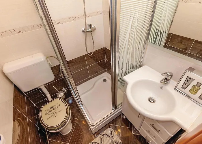 6 Bedroom Cozy In Ferienhaus Crikvenica