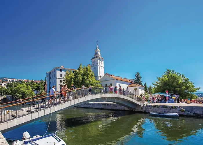 6 Bedroom Cozy In Crikvenica